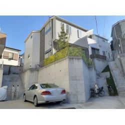 桜ケ丘1丁目一戸建て