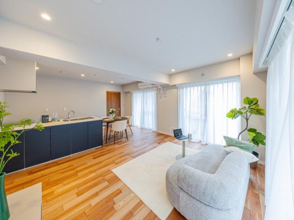 2 LDK Apartment in Minamiaoyama - Minato-ku - Residential Property
