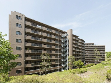 ユニヴェルシオール学園の丘