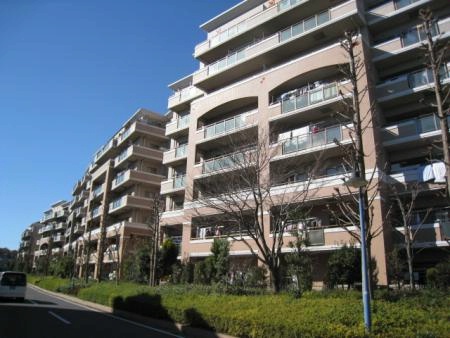 ウッドパーク初石駅前