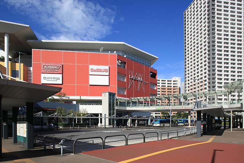 「川崎」駅西口、ラゾーナ川崎とバスターミナル 「川崎」駅西口、ラゾーナ川崎とバスターミナル