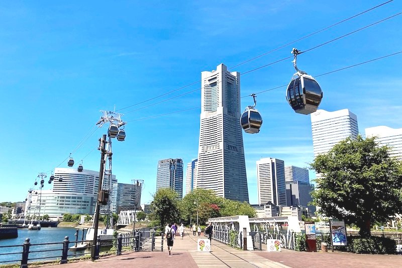 運河を超えるロープウエイ「YOKOHAMA AIR CABIN 」