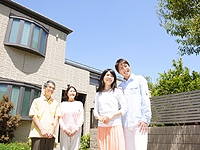 二世代の家族のイメージ写真